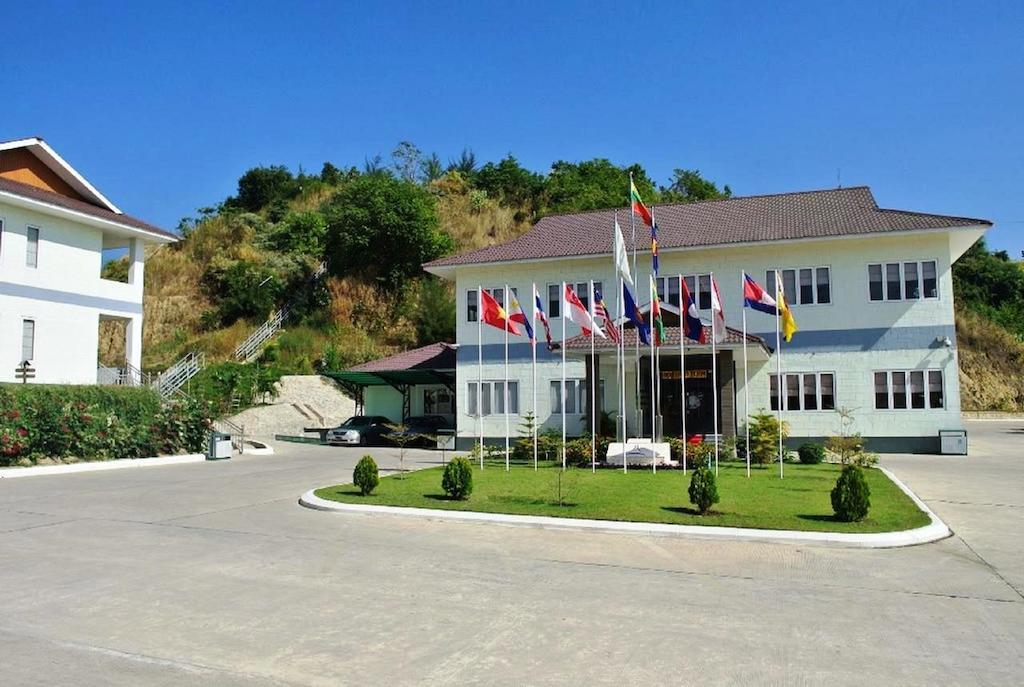 Myat Thinzar Hotel Oattara Thiri Екстер'єр фото