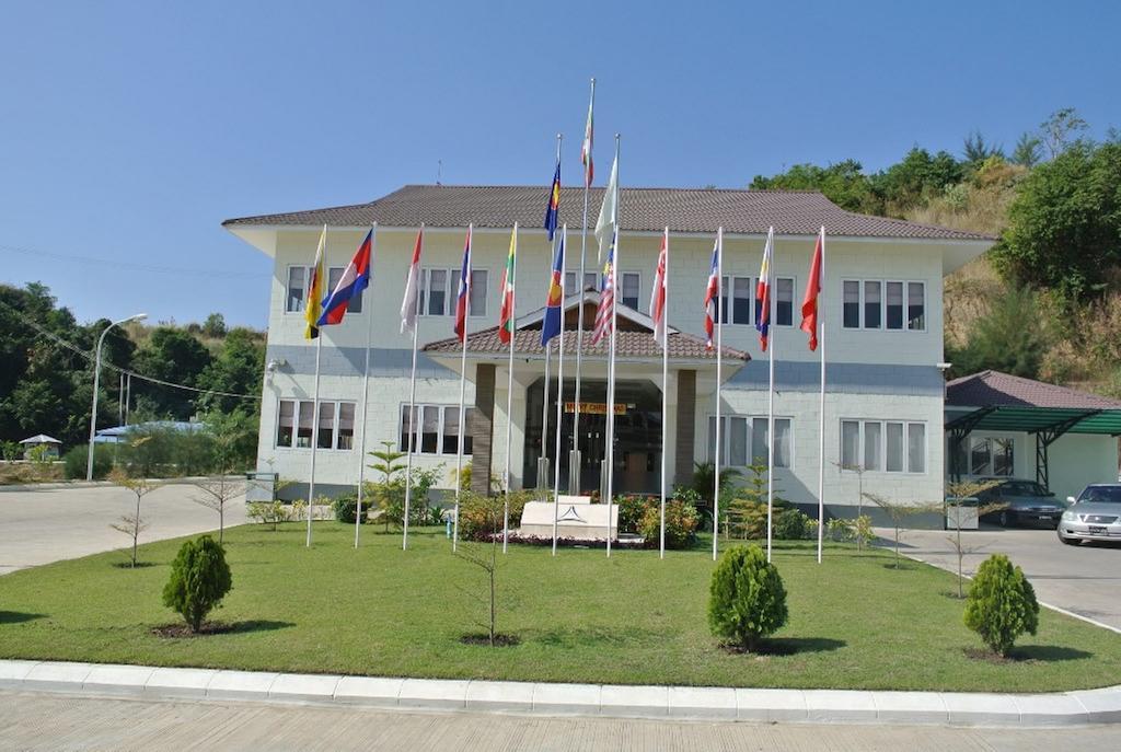 Myat Thinzar Hotel Oattara Thiri Екстер'єр фото